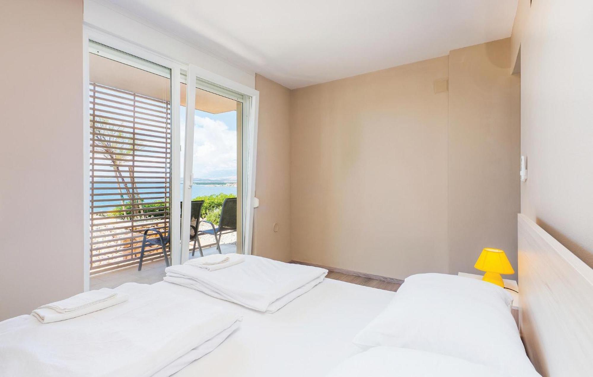 Pet Friendly Apartment In Povljana With Kitchen Zewnętrze zdjęcie