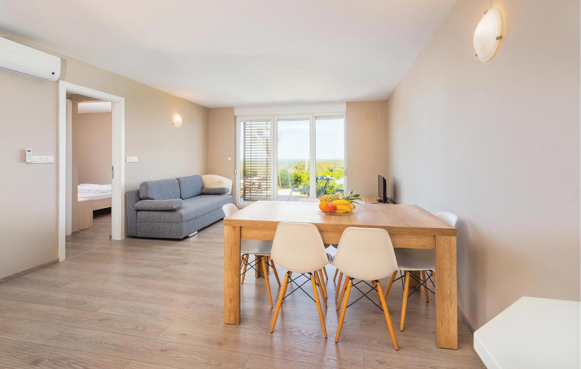 Pet Friendly Apartment In Povljana With Kitchen Zewnętrze zdjęcie